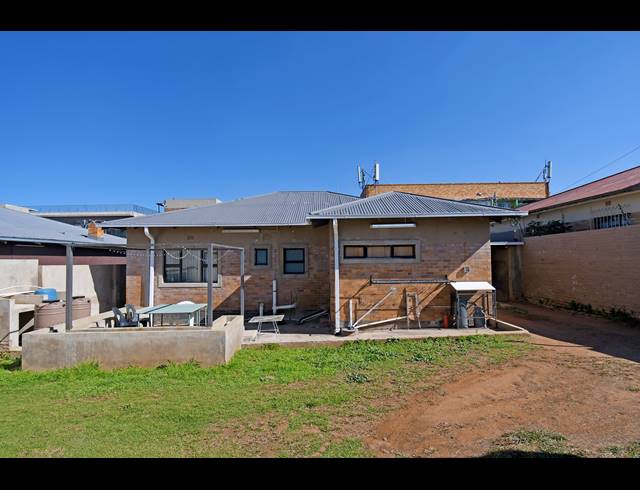 3 BEDROOM HOUSE FOR SALE IN MAYFAIR WEST